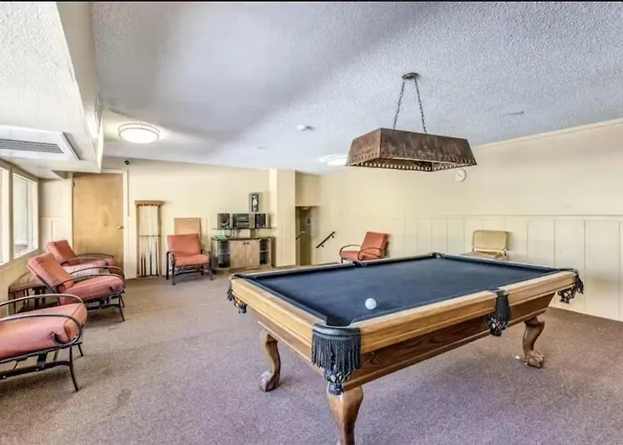 Holiday home Renovated With Pool, Spa, & Gym Access *