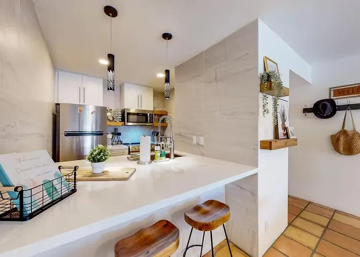 Holiday home Renovated With Pool, Spa, & Gym Access Scottsdale
