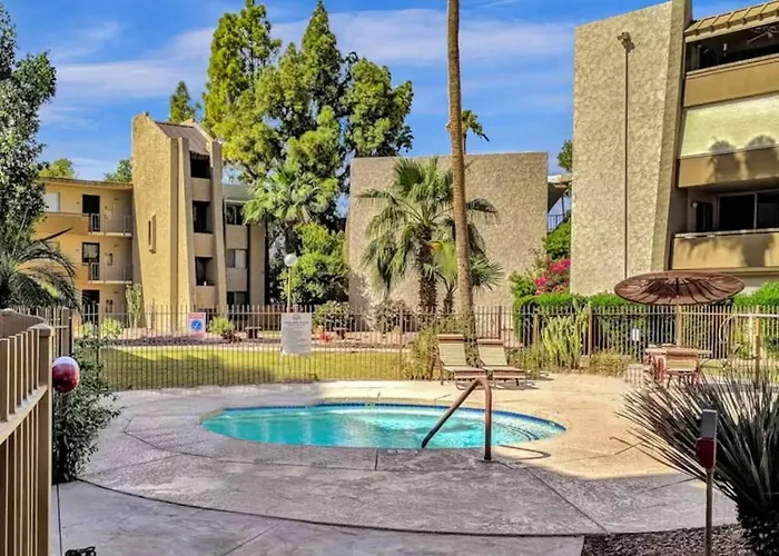 Holiday home Renovated With Pool, Spa, & Gym Access