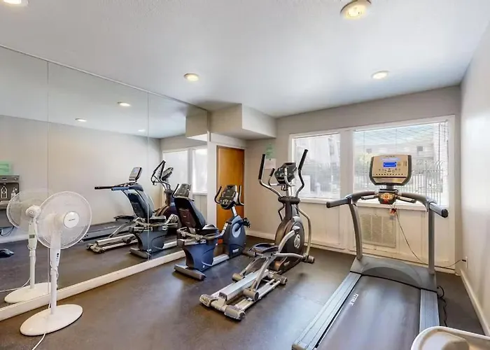 Holiday home Renovated With Pool, Spa, & Gym Access