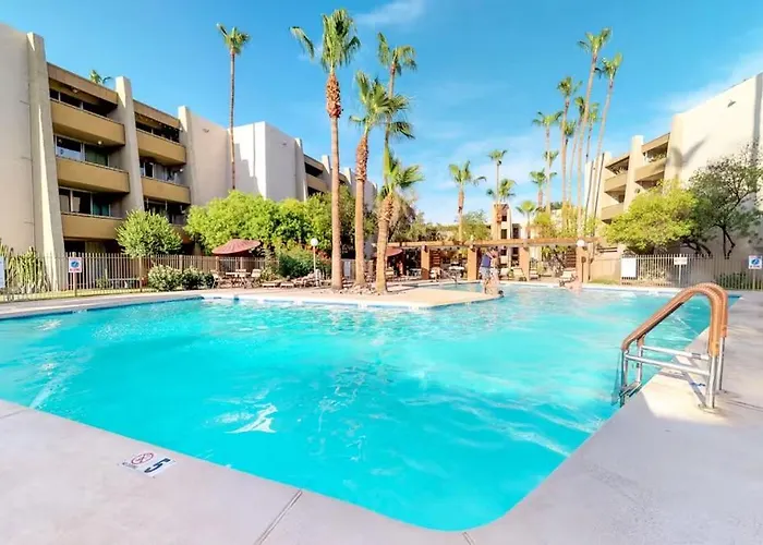 Renovated With Pool, Spa, & Gym Access *