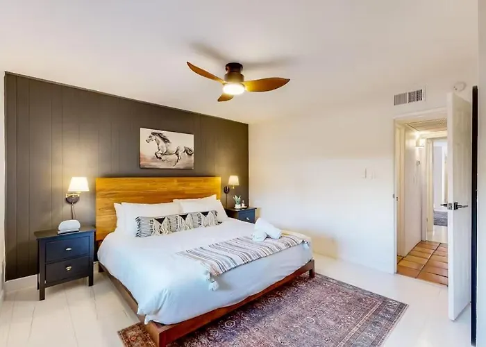 Holiday home Renovated With Pool, Spa, & Gym Access