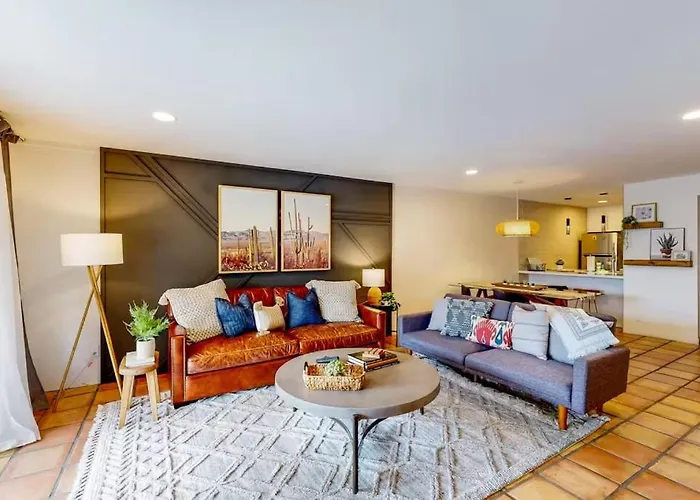 Renovated With Pool, Spa, & Gym Access *